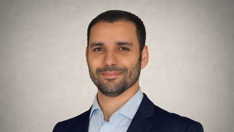Portrait d'Adel Assakkour, illustration de la tribune parue dans L'Opinion